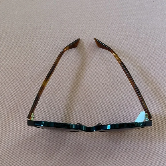 New Gucci Sun Glasses. Brown With Black Frame. - Picture 4 of 12